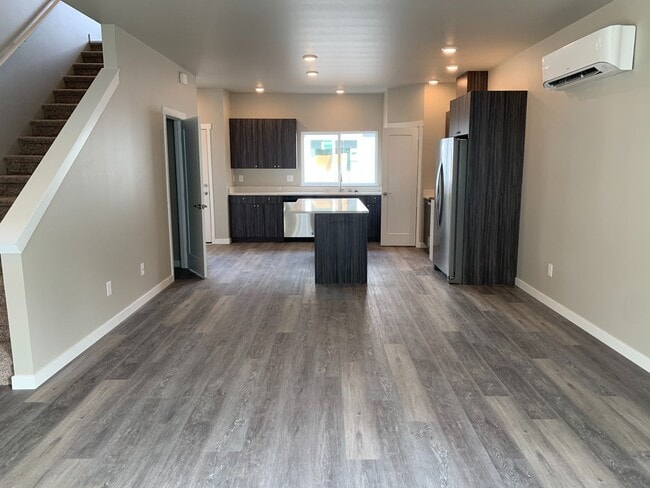 Building Photo - 668 E Street