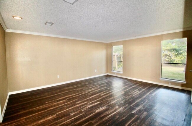 Building Photo - 4701 Spring Ln