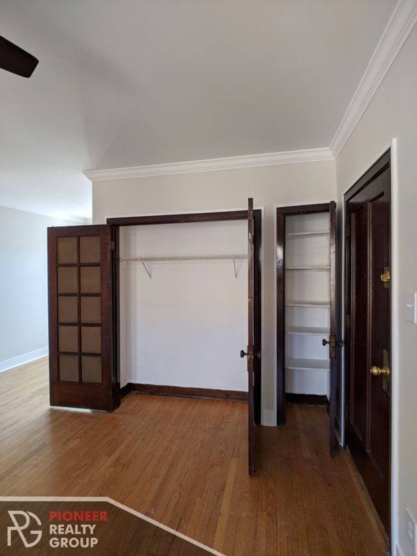 Building Photo - 3815 N Greenview Ave