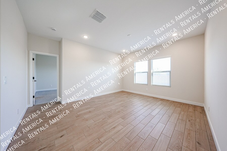 Building Photo - 7857 N 79th Ave