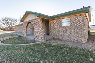 Building Photo - 3 Bedroom 2 Bathroom with a basement