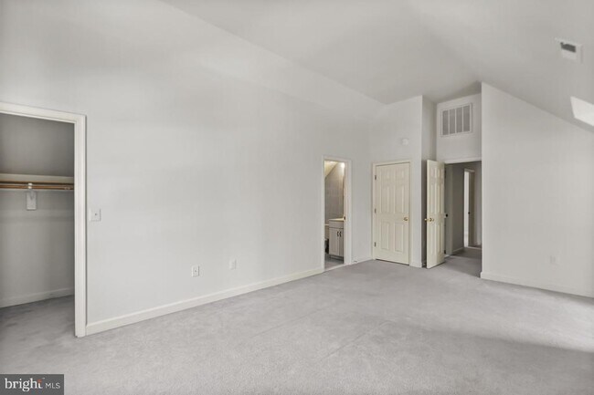 Building Photo - 8330 Westchester Dr