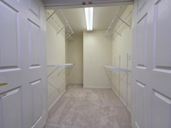 Building Photo - 1025 Rosewood Dr