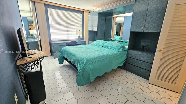 Building Photo - 1980 S Ocean Dr