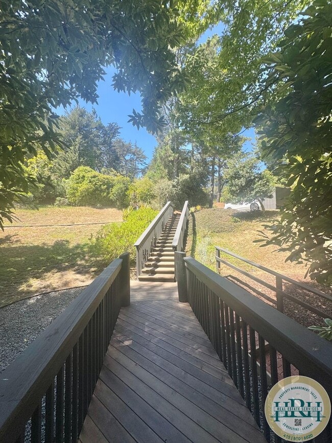 Building Photo - Tranquil & Sun Drenched 3BR|3BR in Heart o...