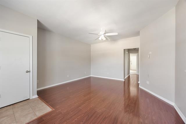 Building Photo - 303 Kings Way Dr