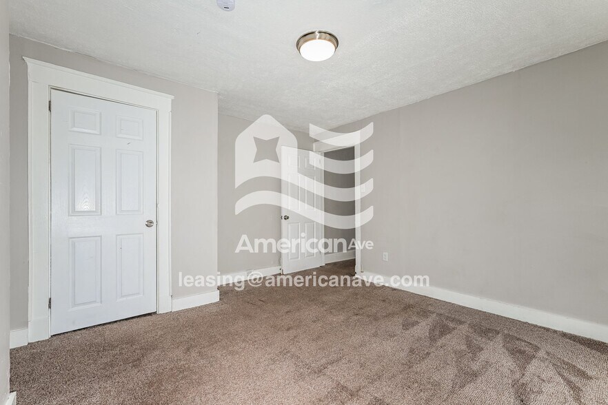 Building Photo - 1126 Main St