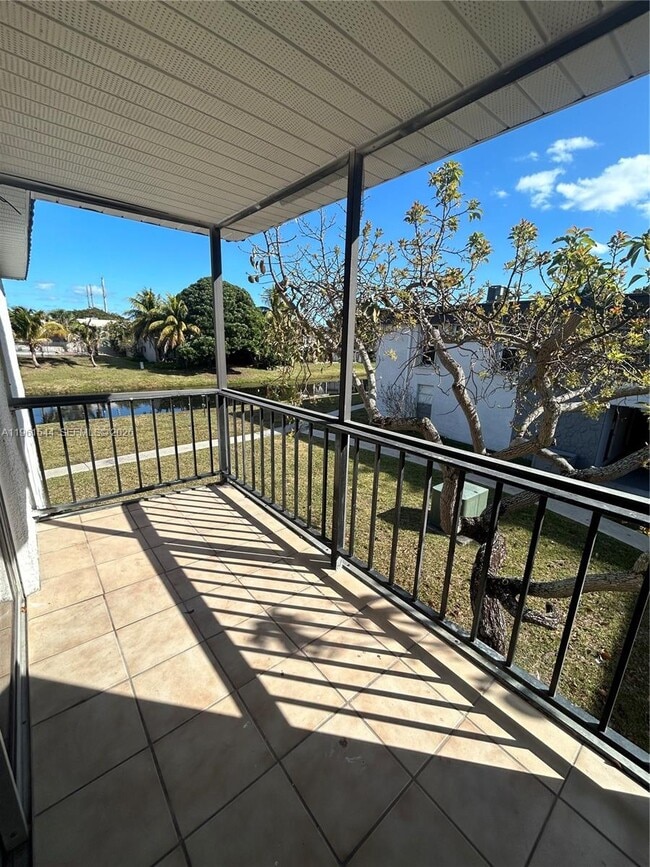 Building Photo - 10367 N Kendall Dr