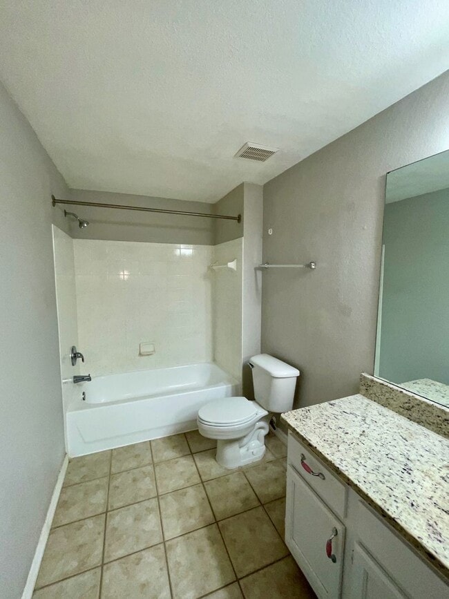 Building Photo - Hampton's West 1 Bed /1 Bath