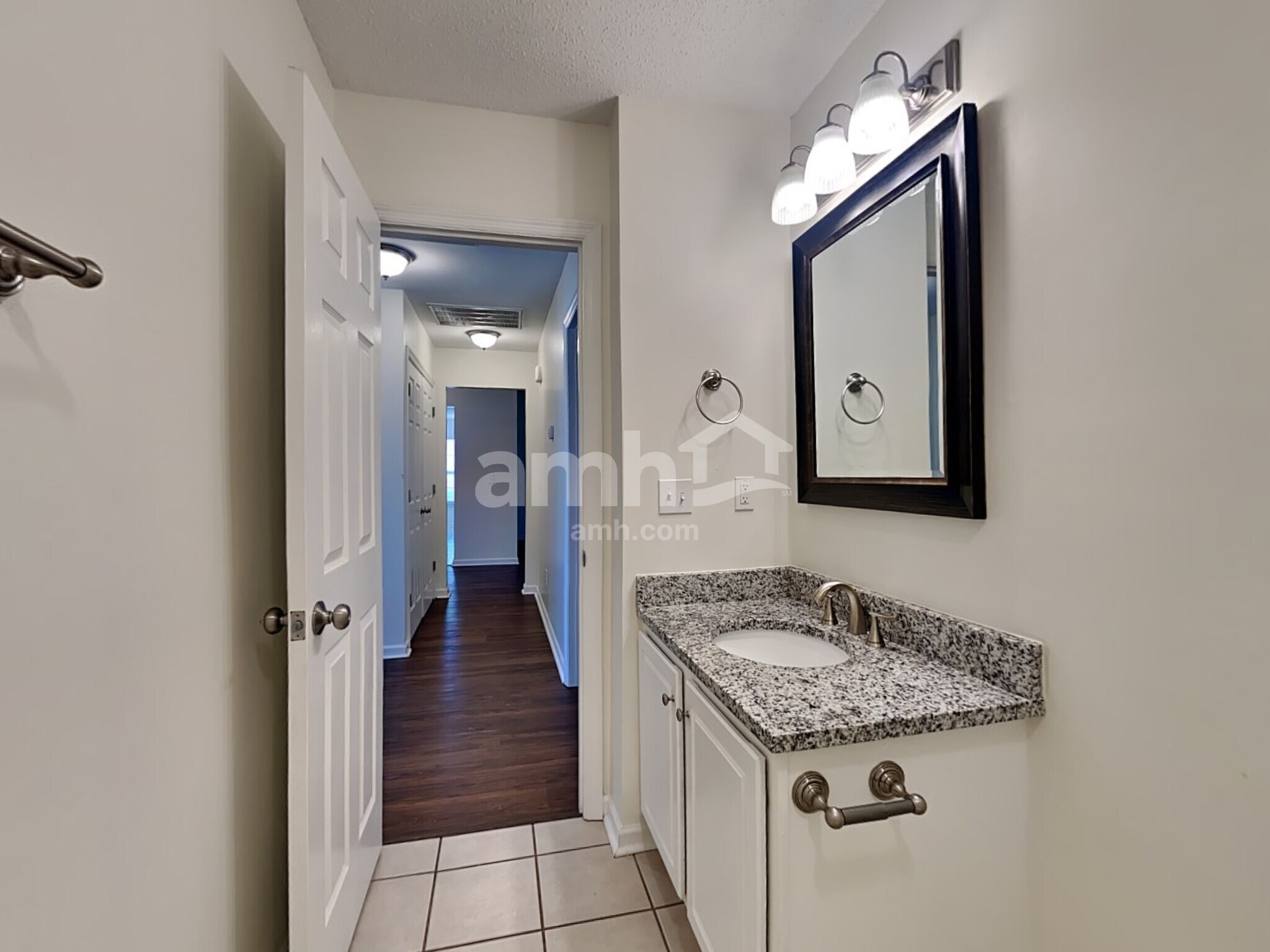 Building Photo - 1323 Lantern Rd