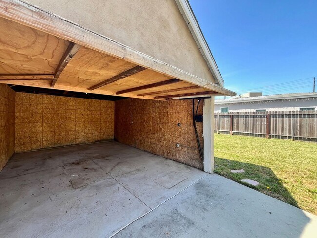 Building Photo - Renovated Lawndale home for rent