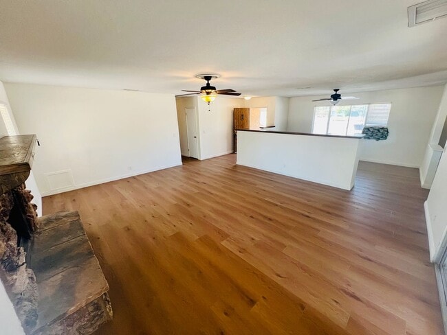 Building Photo - 3-Bedroom Hesperia Home on a Large Lot!