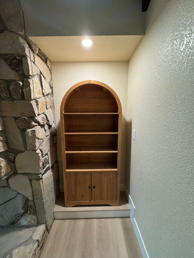 Building Photo - VAILABLE NOW! G O R G E O U S Single Story 3 Bed 2 Bath with Pool