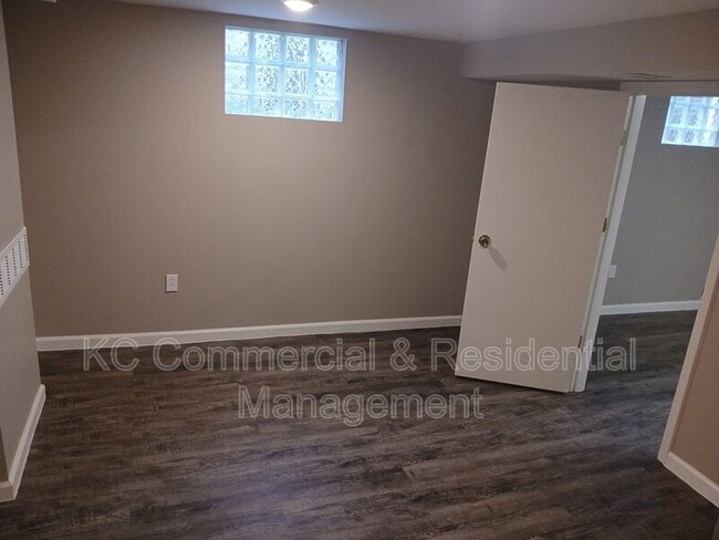 Building Photo - 6713 NW Evelyn St