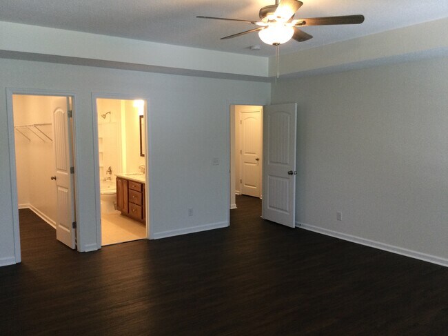 Building Photo - 202 Sterling Dr