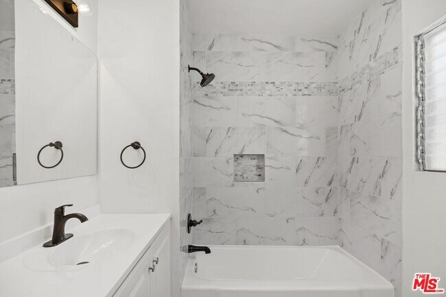 Building Photo - 2621 S Centinela Ave