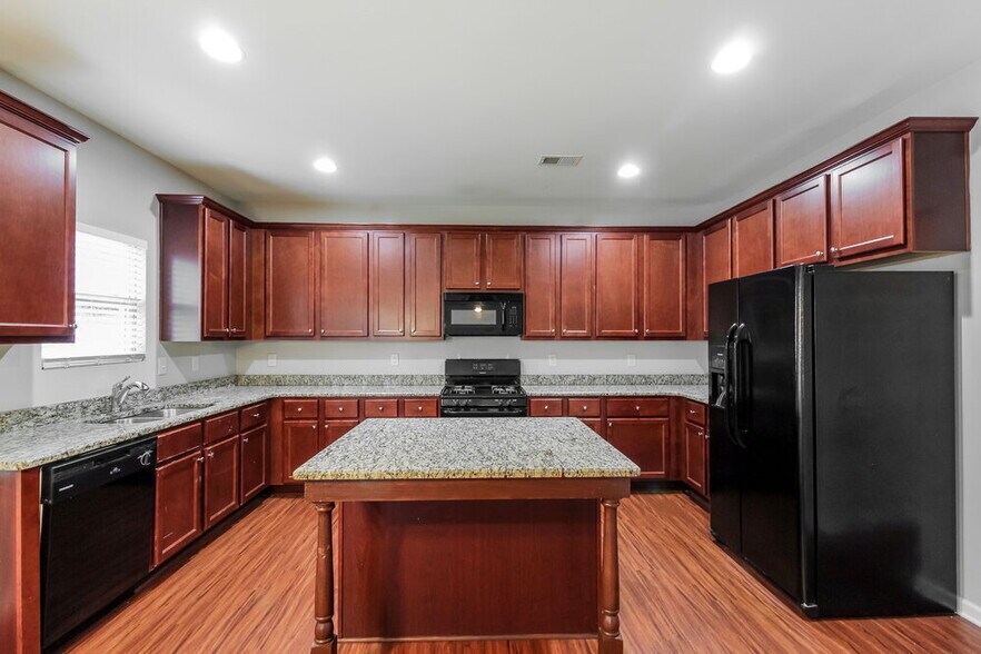 Building Photo - 2087 Juniper Ives Ct SE