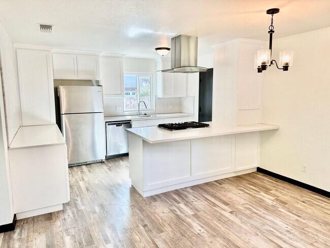 Building Photo - Clovis 3/2 with Large Lot