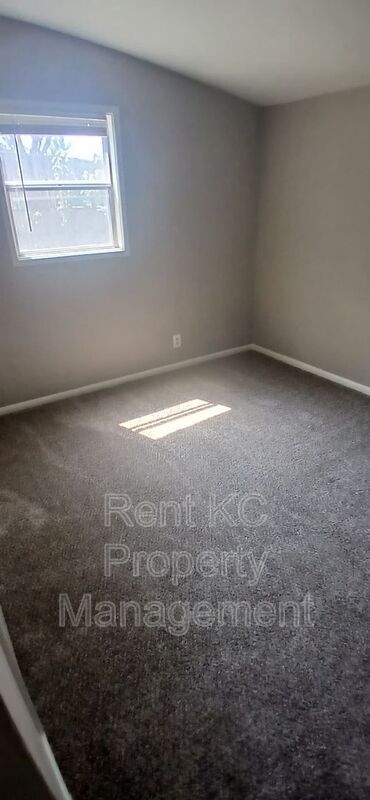 Building Photo - 412 N Cochise Dr
