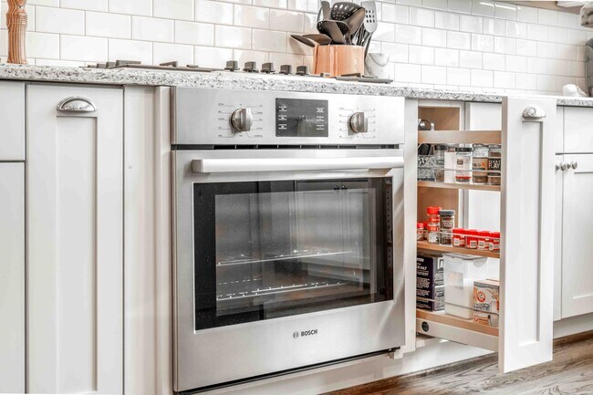 Building Photo - Luxury End Unit Rental with Elevator, Downtown Views, and Sky Deck ($150 off the second month!)