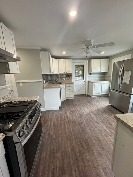 Building Photo - 49 Church St