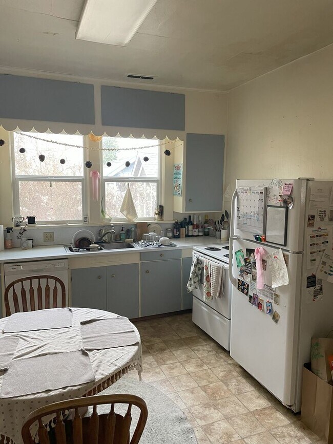 Building Photo - 820/822 High St