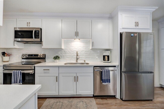 Building Photo - 4094 S Eaton Ave