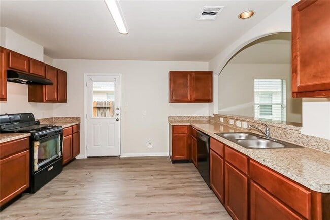 Building Photo - 5462 Plantation Forest Dr