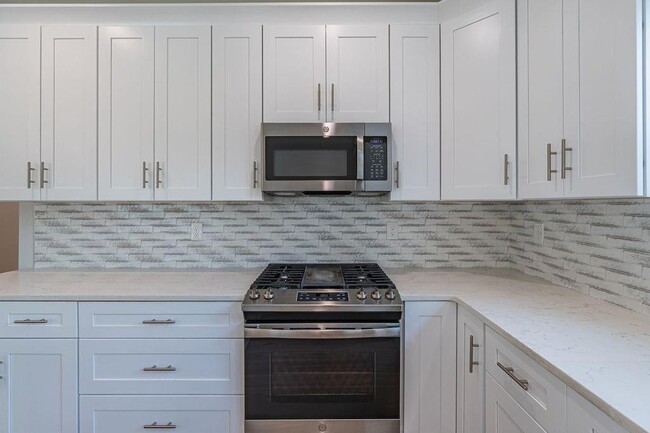 Building Photo - 370 Thrasher St NW