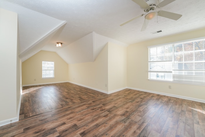 Building Photo - 725 Stonebrook Dr