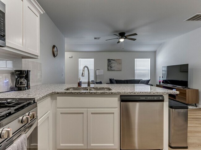 Building Photo - Cozy 3-Bed Retreat in Yukon - Fully Furnished & All Utilities Included