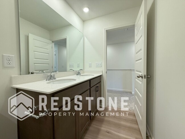 Building Photo - 194 Parker Ln