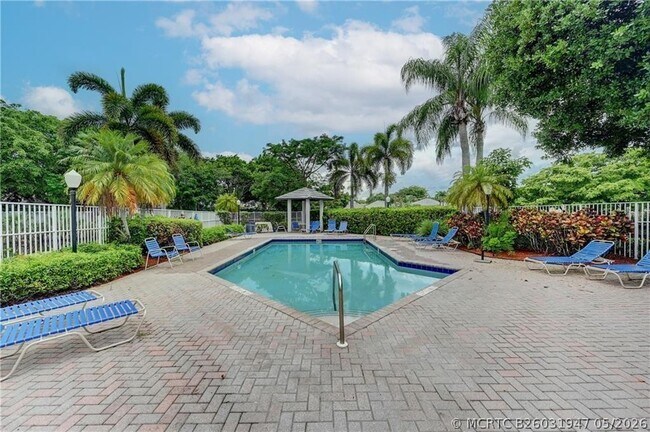 Building Photo - 8171 Hampton Wood Dr