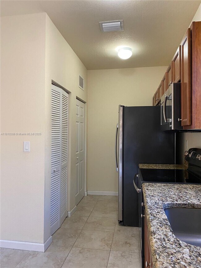 Building Photo - 9409 SW 171st Pl