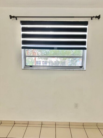 Building Photo - 4655 Palm Ave