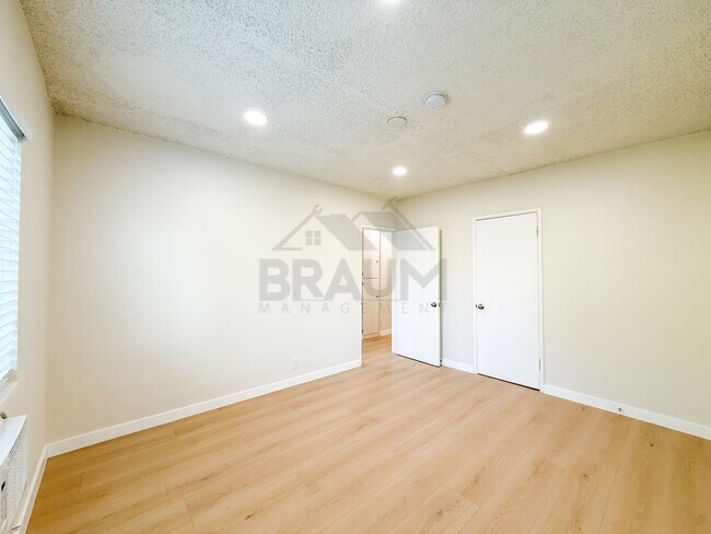 Building Photo - 13115 Oxnard St