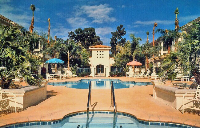 Primary Photo - 401 Por La Mar Cir