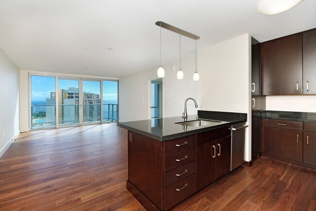 Building Photo - Luxurious Convenience in the Heart of Honolulu - Waihonua 2904