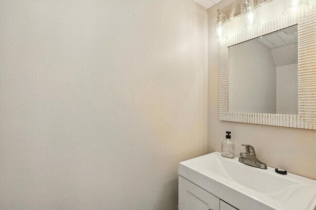 Building Photo - 2621 Wingate Ct