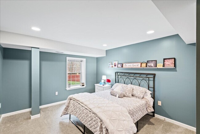 Building Photo - Beautiful 5-bedroom home close to VRE, I-95, shopping and much more!
