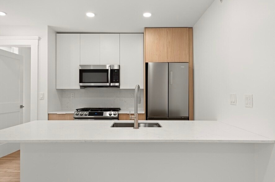 Building Photo - 26 Bradlee Rd