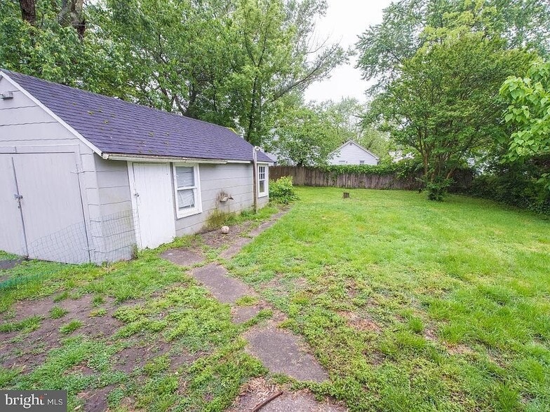 Building Photo - 604 Liberty St