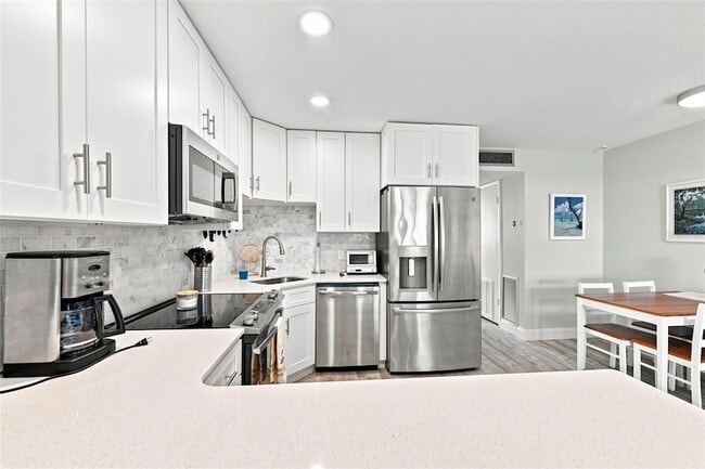 Building Photo - 7151 Sunset Way