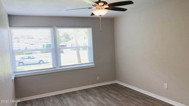 Building Photo - 914 N Wild Olive Ave