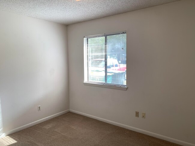 Building Photo - 716 Fairview Dr