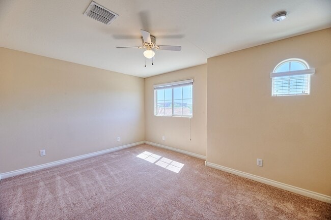 Building Photo - Lynx