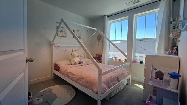 Building Photo - 7003 S Jordan Pkwy W