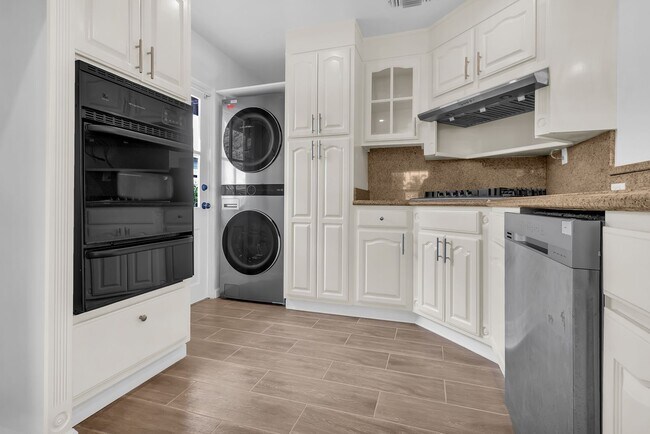 Building Photo - 8549 5th St