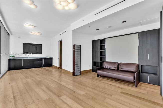 Building Photo - 200 Biscayne Blvd Way
