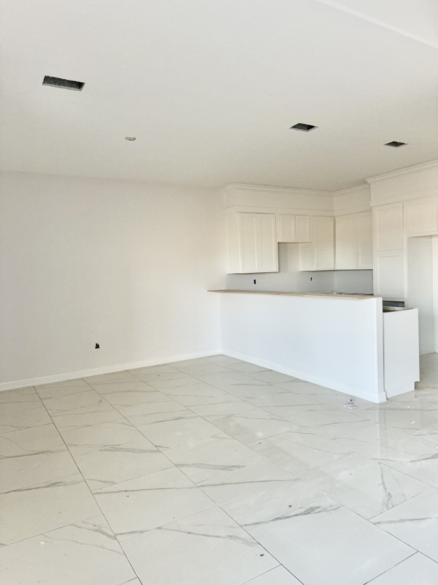 Building Photo - 1006 Escondido Ln E